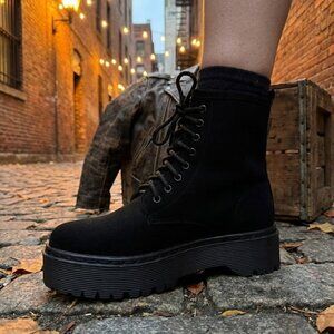 NWT Bonnibel Black Chunky Platform Combat Boots 1.5” Lug Sole Grunge